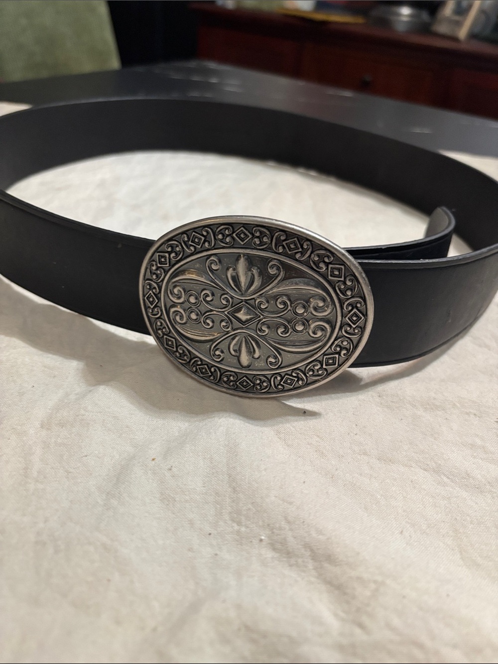 Source Unknown Black Leather Belt with Decorative Silver-Tone Oval Buckle
